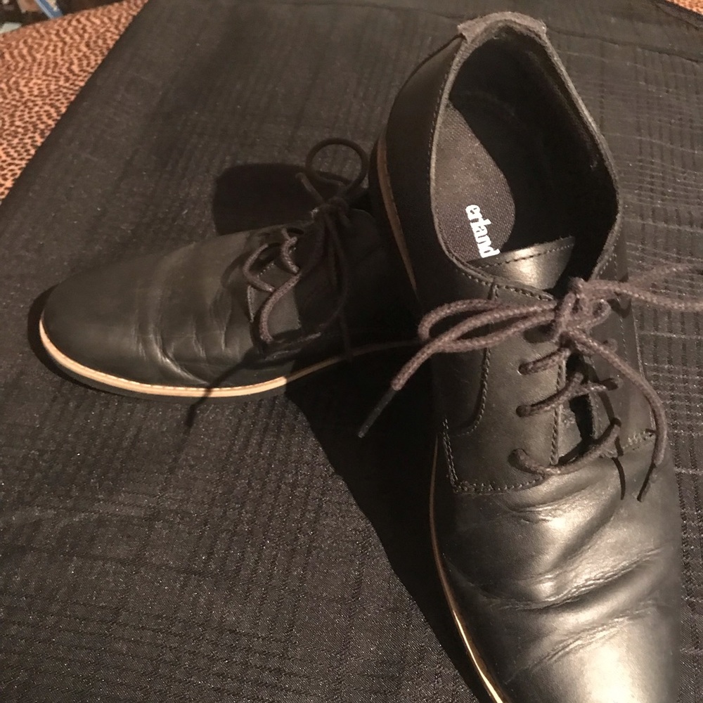Men’s black Timberland lace up dress/casual shoes.